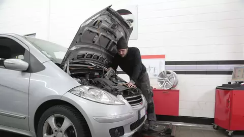 3 sfaturi pentru șoferii începători: la ce să fii atent când „asculți” mașina