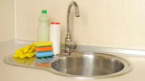 Cele mai multe bacterii din bucătărie se găsesc aici. Toți folosim asta mai des decât ar trebui