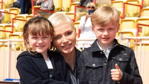 Prințesa Charlene, dezvăluiri despre poznele făcute de gemeni chiar înainte de a începe noul an școlar