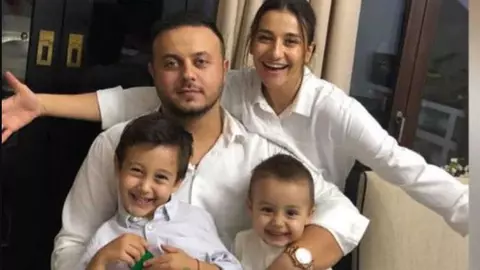 Gabi Bădălău vrea să se împace cu Claudia Pătrășcanu în plin proces de divorț? „Nu vrea să-mi dea drumul! Sunt bine, fericită și al naibii de frumoasă! De asta e invidios”