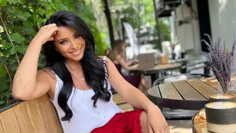 Corina Caragea, despre banii pe care îi cheltuie: „Ei cred că eu nu muncesc, sunt măritată cu un domn în vârstă generos și stau toată ziua în vacanțe de lux”