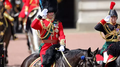 Regina Elisabeta a II-a, apariție senzațională la balconul Palatului Buckingham alături de familie