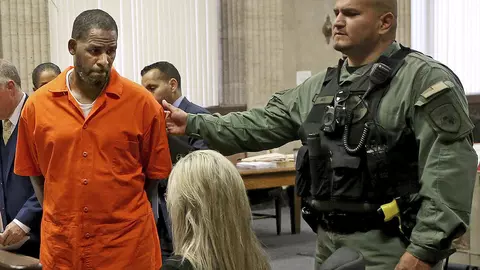 R Kelly a fost condamnat la 30 de ani de închisoare pentru agresiuni sexuale