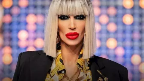 Cum arată fiul Ralucăi Bădulescu, după ce s-a umplut de tatuaje. Alex are 22 de ani