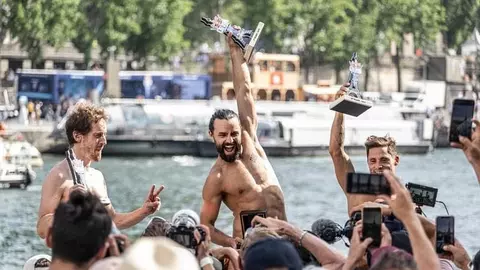 Record mondial și aur, la sărituri de la mare înălțime, obținute de sportivul român Cătălin Preda, la Paris!