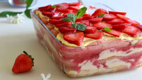 Tiramisu cu căpșuni. Rețeta unei delicioase prăjituri de vară