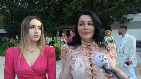 Fiica lui Brigitte Pastramă nu a intrat la liceul dorit. Ce interdicții are Sara din partea mamei sale
