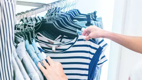 De ce să începi să faci ordine în viață cu un „refresh” în șifonier