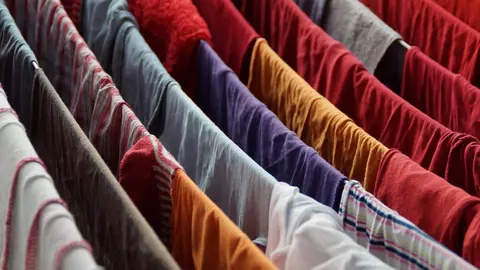 5 greșeli pe care să le eviți atunci când speli hainele colorate