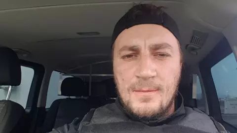 Polițistul Marian Godină a rămas cu fetița nou-născută acasă. Cum s-a descurcat singur cu Maria: „S-a trezit și a început să plângă”