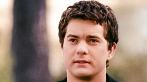Joshua Jackson, de nerecunoscut cu barbă mare și grizonată