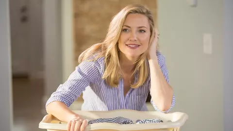 Kate Hudson, topless în timp ce își bea cafeaua. Oliver, fratele ei, răspuns neașteptat