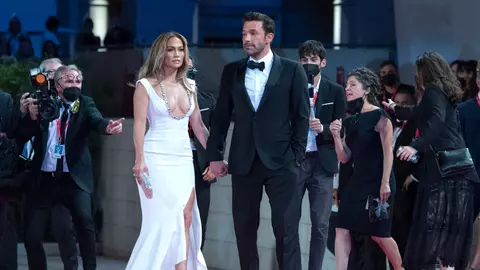 Cântăreața Jennifer Lopez și actorul Ben Affleck s-au căsătorit în Las Vegas. Primele declarații