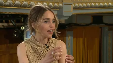 Emilia Clarke spune că îi „lipsesc" părți din creier în urma unor anevrisme