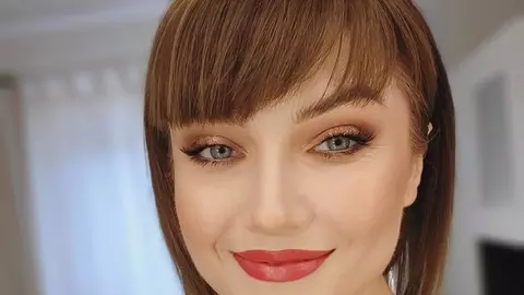 Alexandra Ungureanu se iubește cu un bărbat celebru de la noi. Cine e iubitul artistei