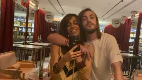 Raluca Bădulescu l-a prezentat pe iubitul tinerel fostului soț. Cum au fost surprinși împreună