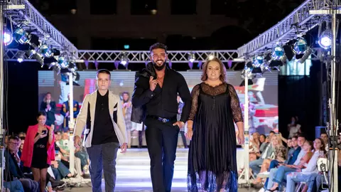 Dorian Popa, în postura de fotomodel pentru prima dată. A defilat pe podiumul de modă și a impresionat