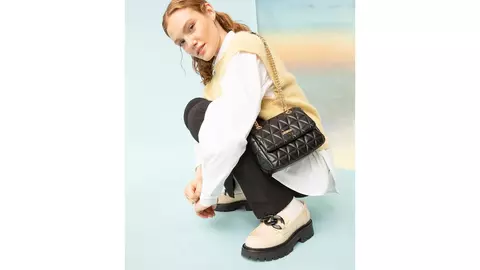 Noua campanie DEICHMANN și Jung von Matt pariază pe modă și umor