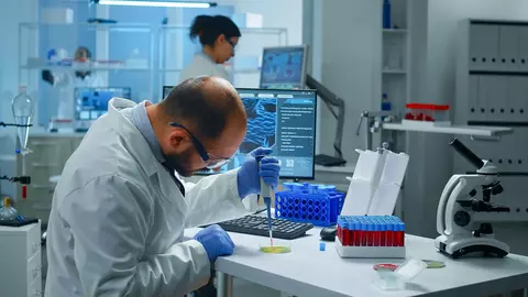 Descoperire șocantă: în urma unor analize s-a văzut clar cum tumorile bolnavilor de cancer dispar după ce au luat această substanță