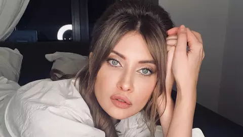 Iulia Albu își face injecții în cap cu propriul sânge. La ce terapie apelează vedeta
