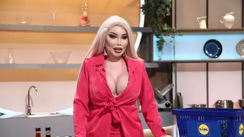 Jessica Alves, bărbatul care s-a transformat în păpușa Barbie, participă la „Chefi la cuțite”: „Vreau să am copii. Pot adopta sau pot recurge la o mamă surogat”