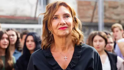 Cum a apărut Carmen Iohannis în fața elevilor în prima zi de școală. Ținuta aleasă de Prima Doamnă
