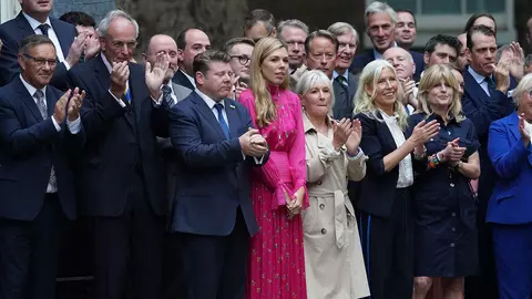 Soția tinerică a lui Boris Johnson, apariție neașteptată la ultimul lui discurs ca prim-ministru al Angliei. A purtat o rochie de peste 550 de euro