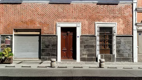3 idei pentru a-ți transforma casa cu ajutorul plintei și profilelor decorative