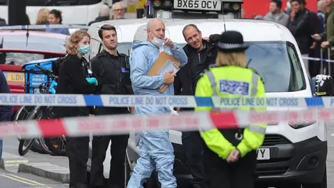Polițiști înjunghiați la Londra: doi ofițeri au ajuns la spital