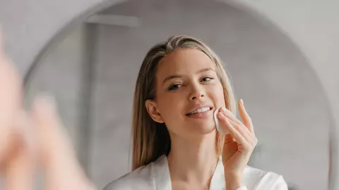 Îngrijirea tenului: 4 aspecte de care să ții cont pentru construirea rutinei de skincare