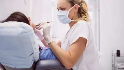 Tratamentul pentru parodontoză îți salvează dantura! 