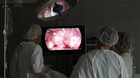 Avertisment privind cancerul la vezica urinară: picioarele umflate ar putea semnala un stadiu avansat al bolii