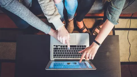 Sondaj eJobs: Piața muncii, mai fierbinte decât oricând – 65% dintre angajați cred că și-ar putea găsi un job nou în mai puțin de două luni. Totuși, mai mult de jumătate și-ar da demisia doar dacă ar avea o variantă sigură de rezervă