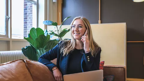 Sondaj eJobs: 45% dintre angajați încearcă, în acest moment, să-și schimbe jobul. Salariul, absența sentimentului de împlinire profesională sau lipsa perspectivelor de creștere sunt principalele motive de nemulțumire. 2 din 10 angajați spun că au intrat în burnout