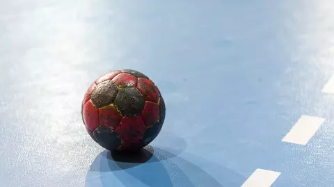10 motive pentru a te apuca de handbal