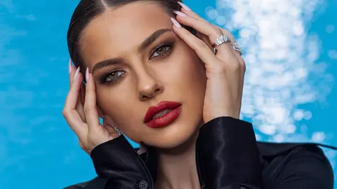 Lidia Buble, motiv de gelozie într-un restaurant din Saint-Tropez: „Îmi trece o franzelă pe lângă cap”