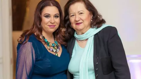 Oana Roman a fost criticată că și-a dus mama la azil. Reacția vedetei: „Mie nu îmi este rușine și sunt foarte liniștită”