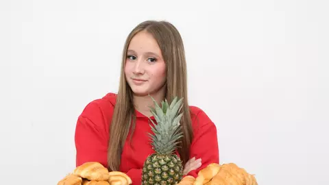 O adolescentă a avut fobie de alimente noi. De la trei ani a mâncat doar croissante. Iată cum a reușit să-și diversifice meniul