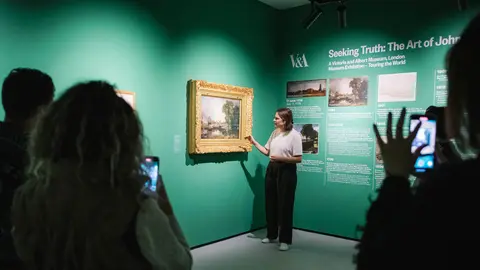 Art Safari încheie 2022 cu peste 120.000 de vizitatori și continuă în 2023 parteneriatul istoric cu marele muzeu londonez Victoria and Albert