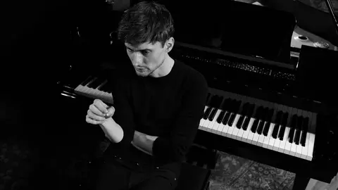 Pianistul Andrei Irimia continuă turneul "All Strings Attached"