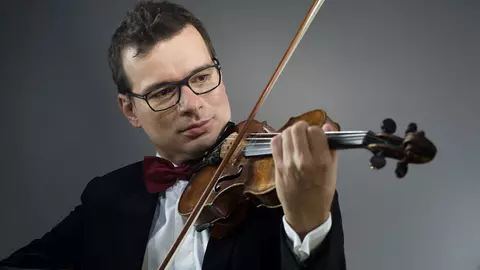 Alexandru Tomescu: "Pe scenă, vioara devine o parte din mine, capabilă să dea glas celor mai profunde și mai intime trăiri ale mele"