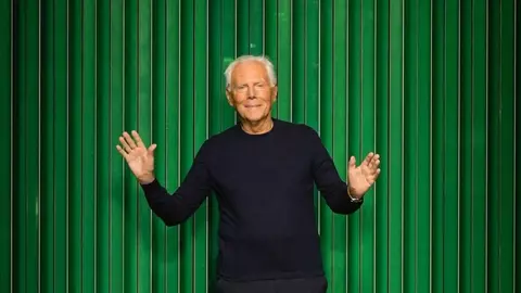 Casa românească de producție care a lucrat pentru Giorgio Armani. Campania e intitulată „LOVE”