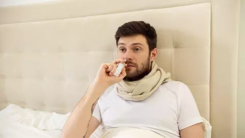 Un bărbat a ajuns să se lupte cu o infecție ucigașă după ce a folosit un decongestionant obișnuit pentru alergii