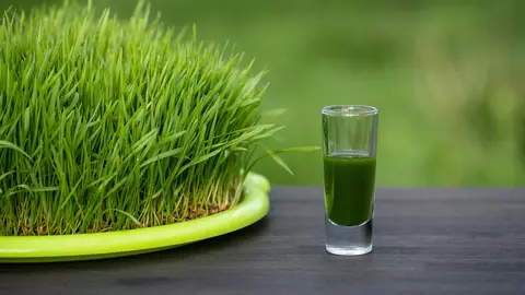 Ce face clorofila pentru organism? Beneficii și efecte secundare