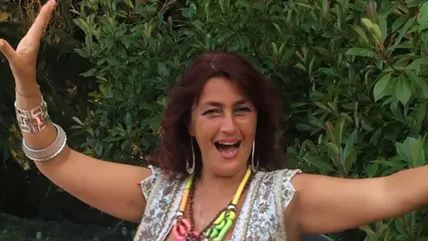 Rona Hartner e pregătită să aibă o nouă relație: „Cred în continuare în căsătorie! Așa cum am divorțat de două ori, aș mai divorța și de 1.000 de ori dacă e nevoie”
