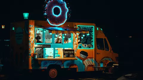 Ce trebuie să știi înainte de a începe o afacere de tip food truck (camion alimentar)