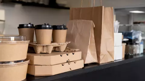Beneficiile utilizării ambalajelor de unică folosință din carton pentru food delivery