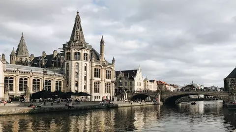 Cum poți explora Belgia cu autocarul într-un mod accesibil și eficient?