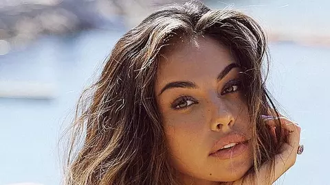 Mădălina Ghenea, apariție spectaculoasă în costum de baie. Care este secretul siluetei sale