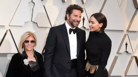 De ce Bradley Cooper încă locuiește cu mama lui? I-ar putea cumpăra cu ușurință o casă